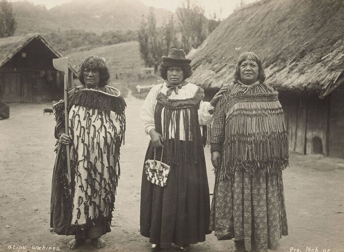 Three Māori Women at Parinui, 1902