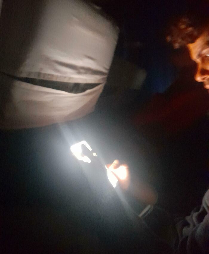 "3hr Bus Ride And The Guy Next To Me With His Phone On Full Brightness And Volume. Most People Are Sleeping And Even With My Headphones On I Can Hear His Reels"